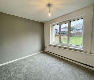 Queens Drive, Shafton, Barnsley, S72 - Photo 2