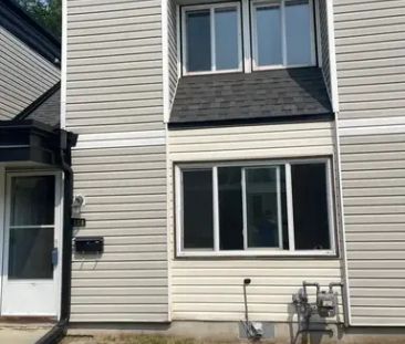 Spacious 3 Bedroom 1.5 Bathroom Townhouse*Freshly Painted!*Parking ... - Photo 1