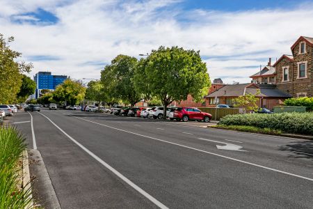 CHARACTER MAISONETTE JUST OFF HUTT STREET! - Photo 3