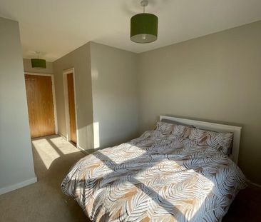 Room in a Shared Flat, The Waterfront, M11 - Photo 2