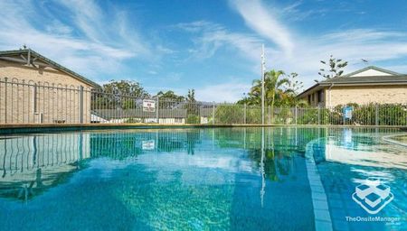 GREAT LOCATION AIR CONDITIONED TOWNHOUSE - Photo 2