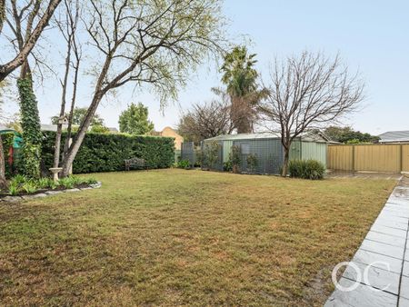 Open the Door To Family Luxury in Fulham Gardens - Photo 3