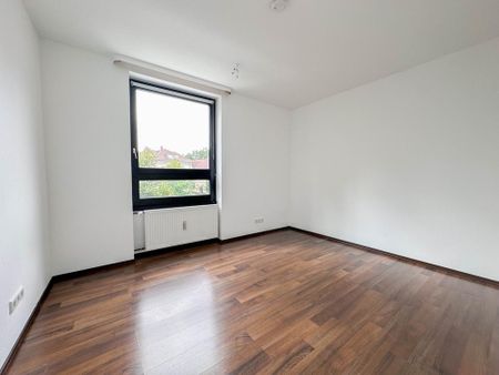 TOP-Renovierte 3-Zi.-Whg. mit Balkon in toller Innenstadtlage mit Tiefgaragenstellplatz! - Photo 3