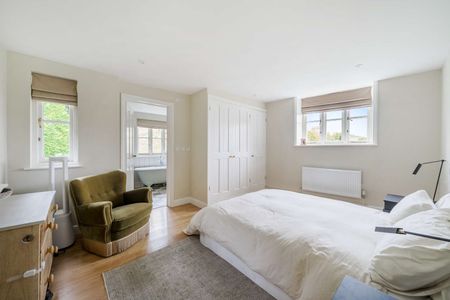 A beautifully refurbished cottage with countryside views. - Photo 5