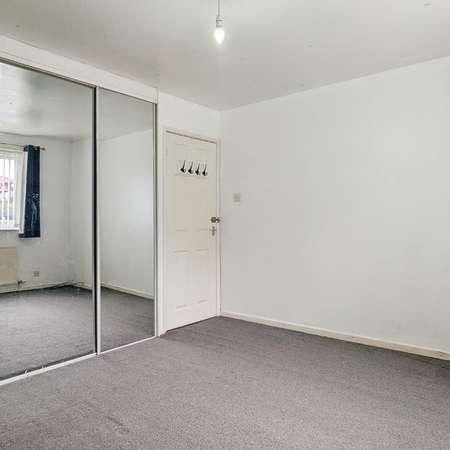 Oldham Road, Royton, OL2 - Photo 1