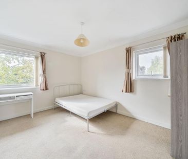 3 bedroom flat to rent - Photo 4