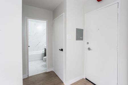 For Lease - 371 Lakeshore Road Unit# 105, Mississauga, Ontario - Photo 3