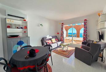 APARTMENT FOR RENT with 2 bedrooms and panoramic sea views