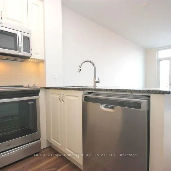 904 - 1035 BANK STREET - Photo 1