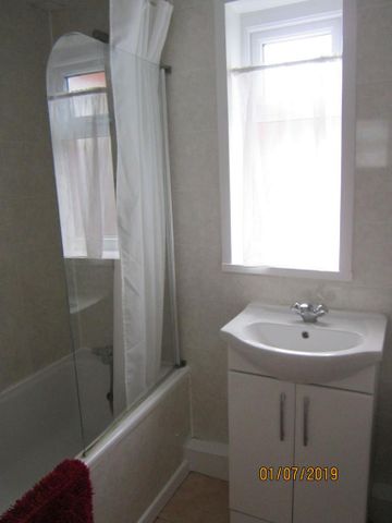 6 bedroom house to rent - Photo 3