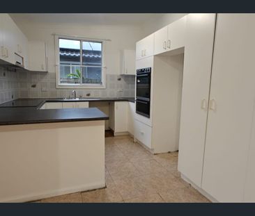 Four Bedroom Renovated House With Backyard in North Parramatta - Photo 3