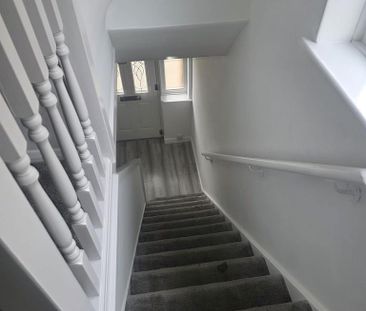 5 bedroom semi-detached house to rent - Photo 2