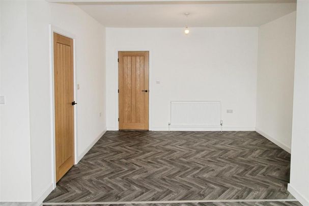 4 bedroom semi-detached house to rent - Photo 1