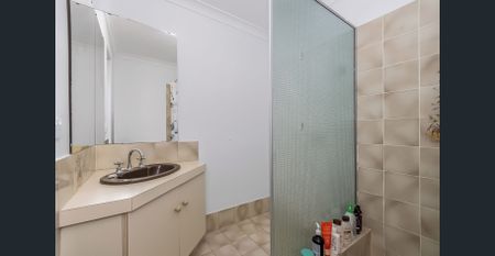 Low-Maintenance Living Meets Leafy Como Convenience - Photo 3