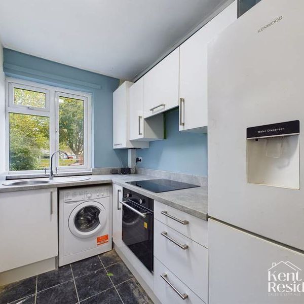 1 bed flat to rent in Sir Evelyn Road, Rochester, ME1 - Photo 1