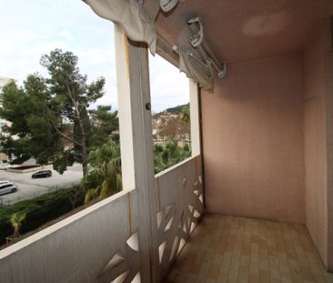Location Appartement 2 pièces 45m² HYERES 83400 - Photo 2