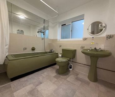 Farington Acres, Weybridge - 2 bedrooms Property for lettings - Sey... - Photo 6