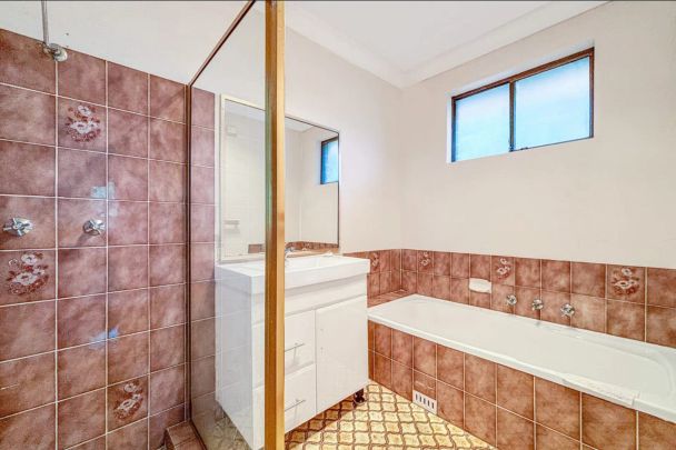 Cosy Two-Bedroom Apartment in a Prime Location - Photo 1