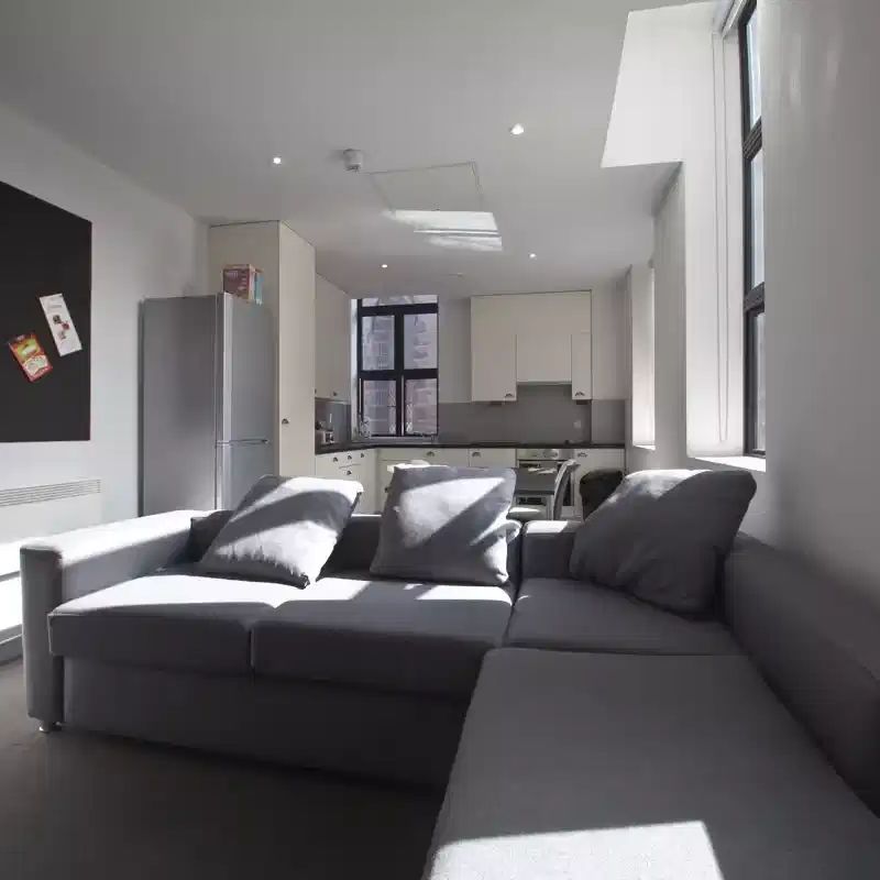 Classic 5 Bed Apartment - Photo 1