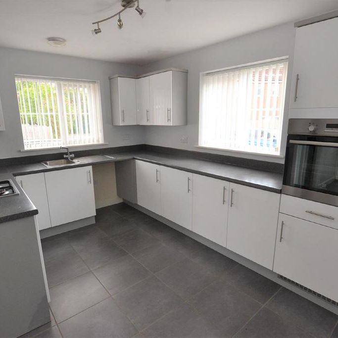 4 bedroom detached house to rent - Photo 1