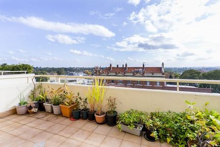 CROWN ON WILLOUGHBY | Unfurnished Three Bedroom Apartment - Photo 3