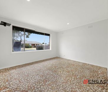 Family home near all the amenities! - Photo 1