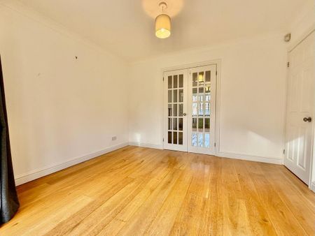4 bedroom detached house to rent - Photo 2