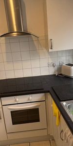 1 bedroom in a flat share to rent - Photo 4