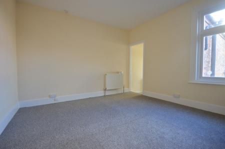 2 bedroom Terraced House To Let - Photo 2