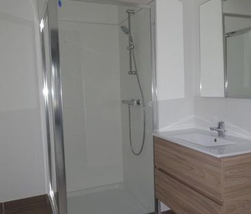 Location Appartement 2 pièces 45m² VILLENEUVE LES AVIGNON 30400 - Photo 2