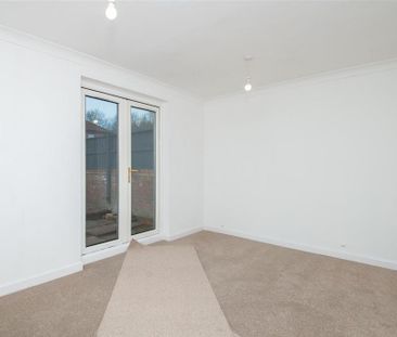 3 bedroom end of terrace house to rent - Photo 1