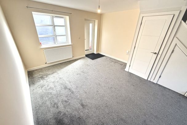 Oxford Street - Photo 1