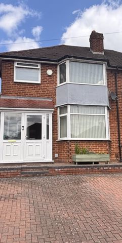 3 Bed Terraced House, Wardown Crescent, LU2 - Photo 4