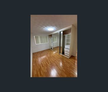 GROUND FLOOR UNIT - PRIME LOCATION! - Photo 5