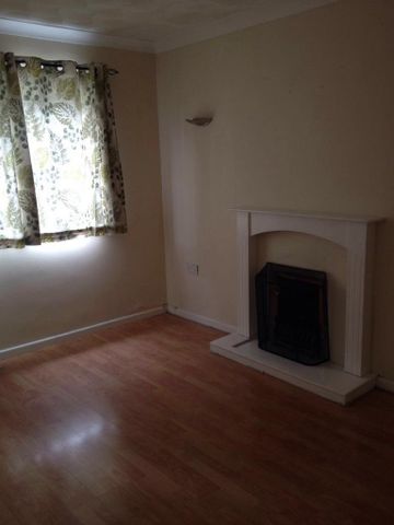 4 bedroom end of terrace house to rent - Photo 2