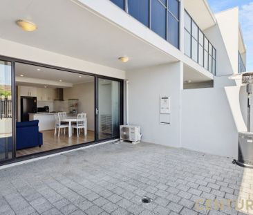 Contemporary Ground Floor Apartment Situated in Brilliant Central L... - Photo 2