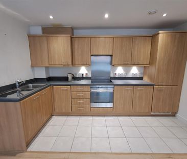 2 bed flat to rent in Walton Road, Bushey, WD23 - Photo 3
