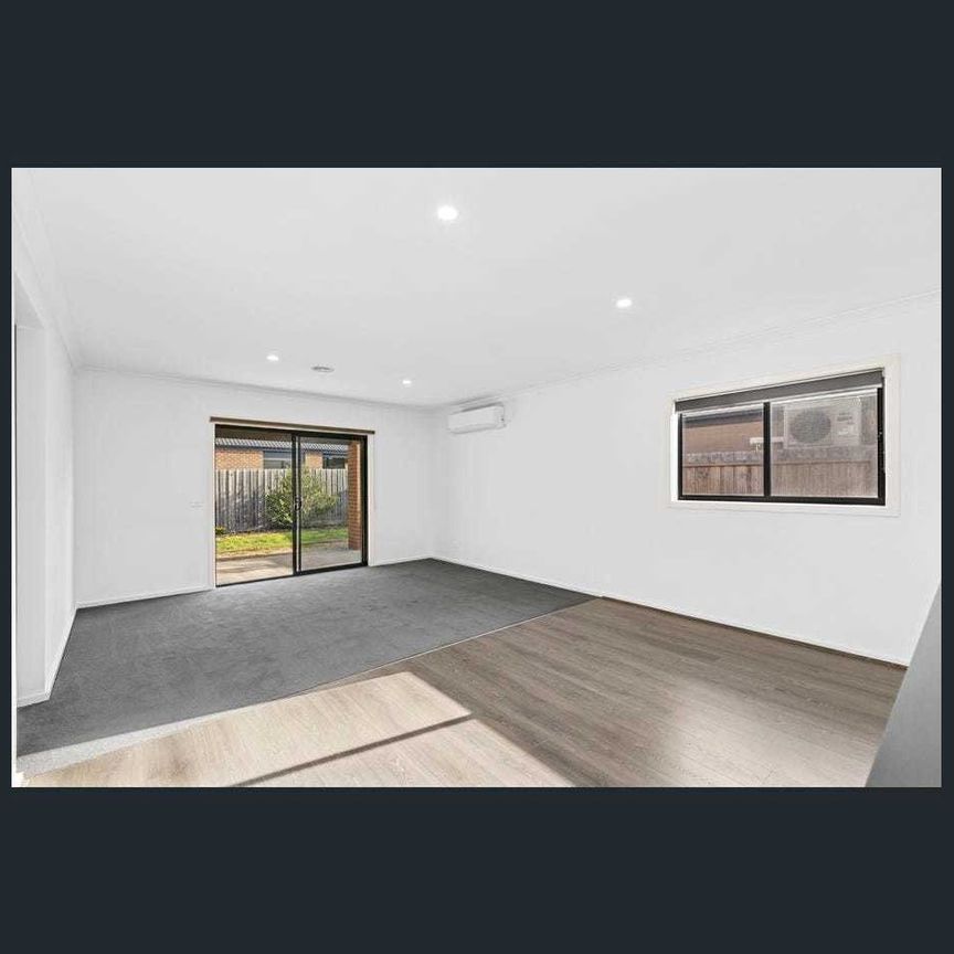 Stylish & Spacious Home in a Prime Location! - Photo 1