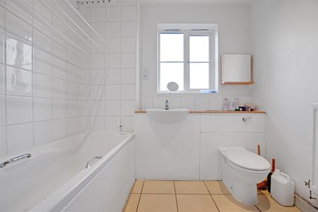 Flat To Let - Photo 4