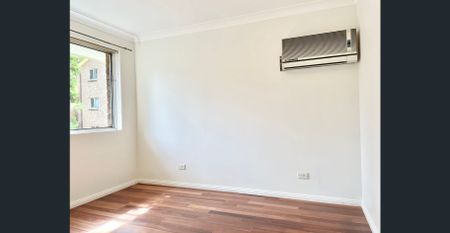 Bright & Spacious located on 3rd floor. Ultra convenient, walk to Westmead Station - Photo 4