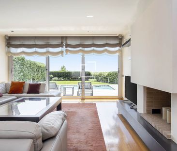 6-bedroom furnished house with a private pool for rent in Sarrià, B... - Photo 6