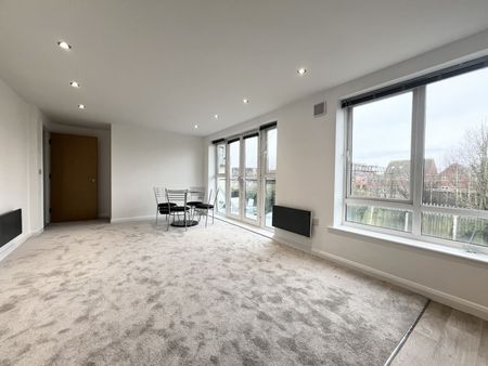 Two bedroom, first floor flat - Photo 2