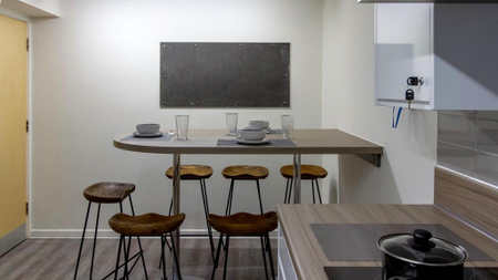 1 bedroom in a flat share to rent - Photo 4