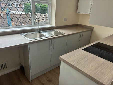 2 bedroom flat to rent - Photo 2