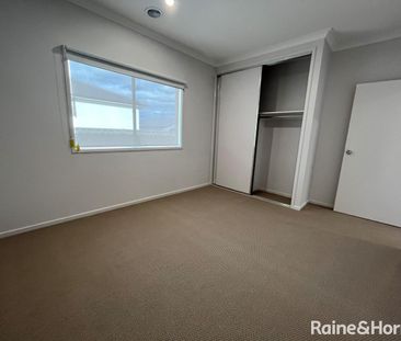 Modern 4 Bedroom Family Home! - Photo 3