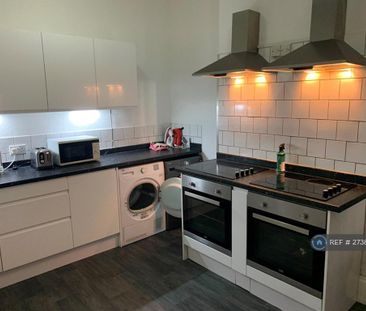 1 bedroom in a house share to rent - Photo 2