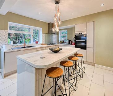 4 bedroom detached bungalow to rent - Photo 4