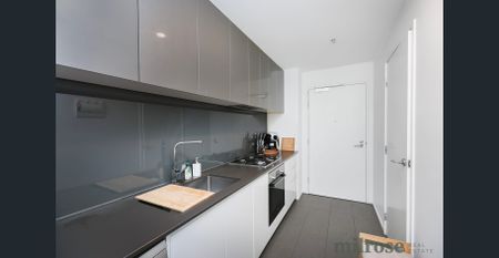 Bright & Airy Apartment with a Large Balcony - Photo 5