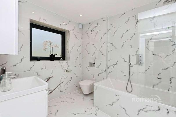 Sorrel Close, Farnborough, Hampshire, GU14 - Photo 1