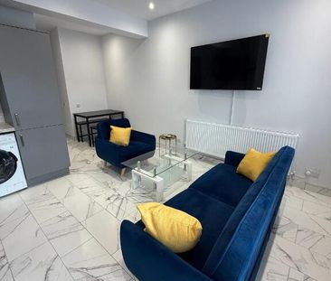Newly Refurbished, 91A Ravenhill Road, Belfast, BT6 8DQ - Photo 2